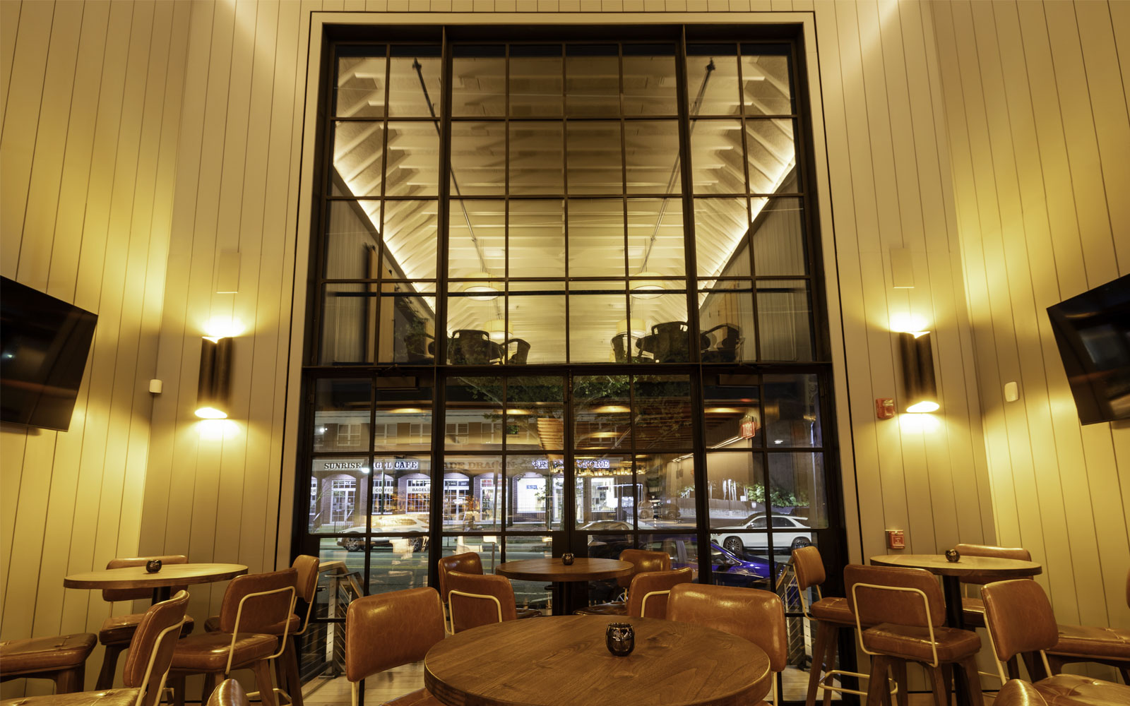 Big window room Ora Restaurant